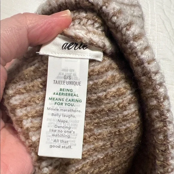 Cozy Knit Aerie Beanie and Gloves Set - Picture 3 of 5